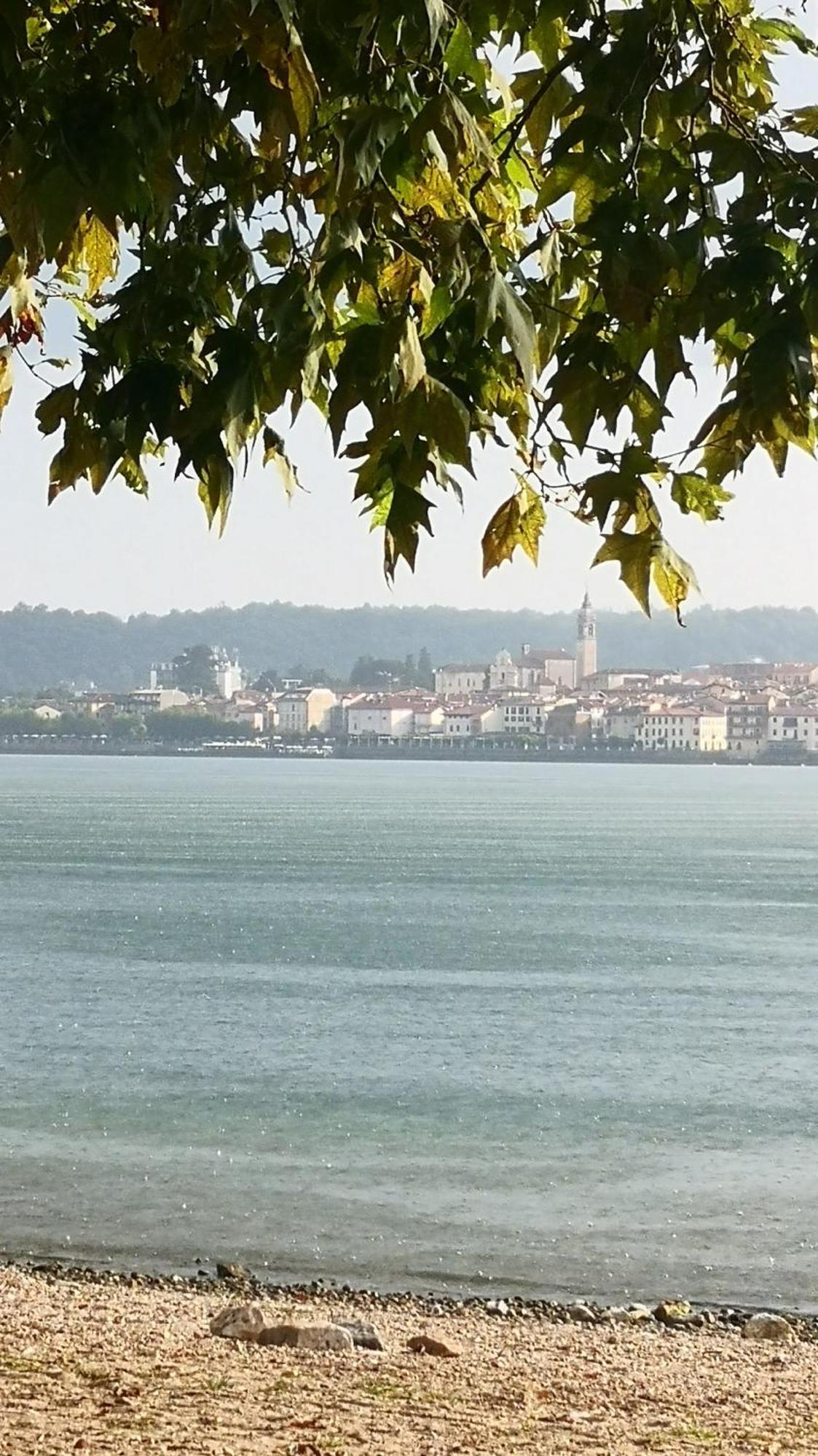 Residenza Esse Villa Angera Exterior photo