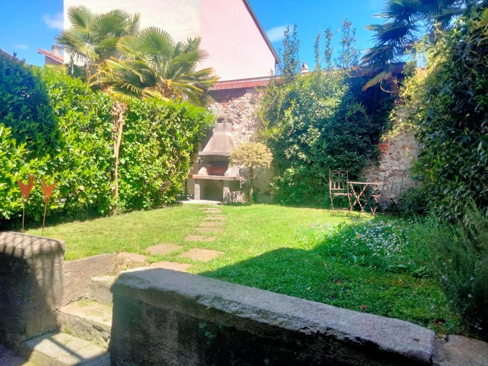 Residenza Esse Villa Angera Exterior photo